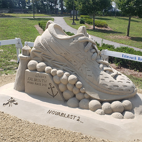 Live Sand Sculpture Asics Novablast 2